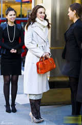 高清组图：莉顿-梅斯特街拍 白色大衣搭配靓包