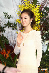 组图：林依晨化身娇俏花仙子 白衣出镜温婉可人