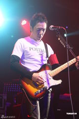 组图：黄贯中台北开唱 “头号粉丝”朱茵现身支持