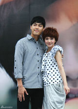 高清组图：郭采洁新碟预购开红盘 杨祐宁捧场签唱会