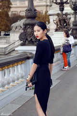 组图：颖儿红唇魅影气场足 巴黎街拍身姿曼妙