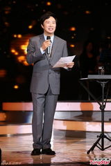 组图：费玉清最终场演唱会 预多陪伴年迈父亲