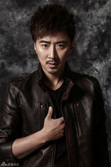 组图：高梓淇熟男写真 牛仔夹克演绎沧桑