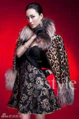 组图：王丽坤变身奢华女神 喜气洋洋开门红