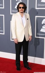 高清组图：格莱美红毯 约翰-梅尔亮相潮范儿足