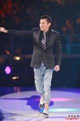 组图：刘德华七分裤被侃拮据 告白称生活幸福