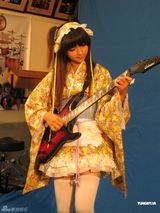 组图：许雅涵变身四川美食宝贝 为小吃比赛代言