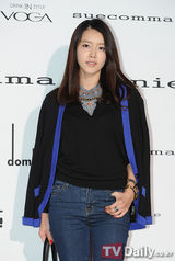 组图：韩组合f(x)SHINee等齐聚展青春时尚气息