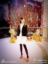 组图：李嘉欣与许晋亨恩爱吃开年饭 避答将生女