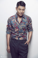 组图：吴其江玩味复古雅痞风潇洒不羁