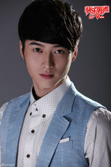 组图：快男杭州十四强诞生 流浪歌手感动全场