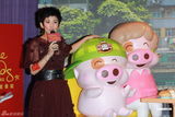 组图：吴君如为麦兜蜡像揭幕 最想与刘青云合作