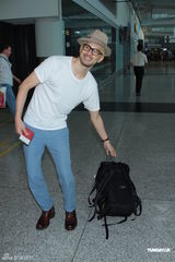 组图：日本歌手平井坚抵港做宣传