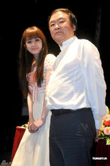 幻灯图：张娜拉中国继续圈钱 扮清纯欲扭转形象