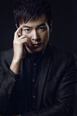 组图：于波拍摄时尚大片 眉宇间霸气外露