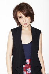 高清图：刘威葳全新淡雅写真 尽显知性干练之美