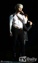 组图：EXO与SHINee等助阵江南Festival秀劲舞