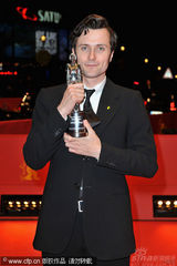 幻灯图集：《毛毛虫》首映 若松孝二携男主角亮相