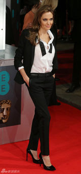 组图：朱莉皮特英国奥斯卡大秀恩爱羡煞旁人