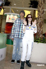 幻灯图：范玮琪秀钻戒 陈建州称年内一定办婚礼