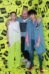 组图：何韵诗出席活动穿着个性 内地演贾宝玉