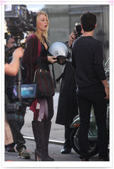 组图：布莱克-莱弗利现身片场潮装抢眼