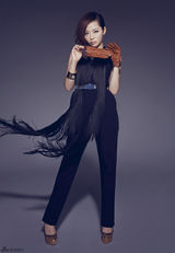 组图：张靓颖登杂志封面演绎复古时尚