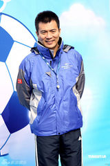 幻灯图：黄健翔演绎快乐足球 炮轰中国足球腐败