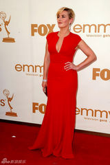 组图：艾美奖红毯 凯特-温丝莱特红裙霸气外露