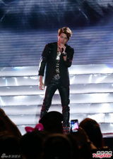 组图：容祖儿刘浩龙同台相亮 林峰否认同居