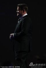 组图：第32届全英音乐奖 詹姆斯-科登怀念惠特尼