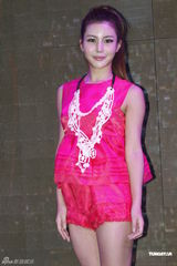 组图：马诺发片记者会劲歌热舞