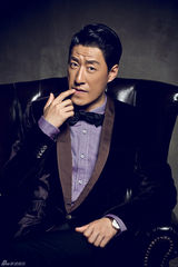 组图：于震最新质感写真曝光 小荧幕大荧幕都精彩