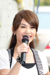 高清图：杨丞琳攀岩宣传演唱会 言承旭将当嘉宾