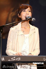 幻灯图：杨丞琳专辑大卖庆功 小天后感谢大S鼓励