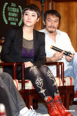 组图：毕晓海送郝蕾“第五张画” 祝“妈妈”骑金马