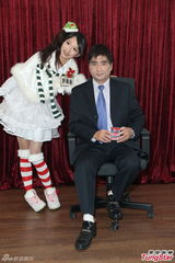 组图：许雅涵领众师妹扮性感 李组长现男人本色