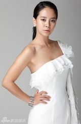 组图：韩星宋智孝拍化妆品广告 展光滑细腻雪肤