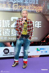 组图：郭富城平安夜街头跳舞 明年开唱不惧三天王