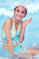 组图：南国标准美女赛 选手清凉外拍显凹凸身材