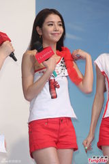 组图：少女组合跳绳卖瘦身产品 粉嫩热裤秀玉腿