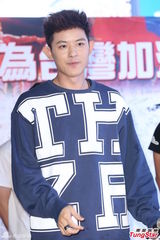 组图：敖犬尬舞宝刀未老 气喘自嘲人老变退步