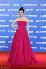 组图：万达百米红毯第二秀 梁朝伟赵薇众星百态