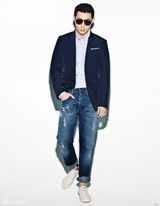 组图：白微秋装时尚写真彰显阳光特质