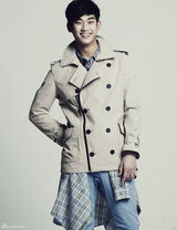 高清组图：韩星金秀炫运动品牌写真绽放柔情微笑