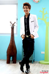 组图：炎亚纶为郭雪芙做心肺复苏 遭粉丝威胁