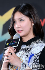 组图：龙俊亨出道5年首触电《Monster》发布