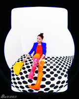 高清图：韩星金素恩变身霓虹女孩 玩转色彩混搭游戏