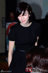 组图：韩星韩孝珠参加活动 清瘦身材惹人怜惜