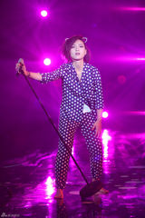 组图：周笔畅睡衣扮猫女 邓紫棋自弹自唱